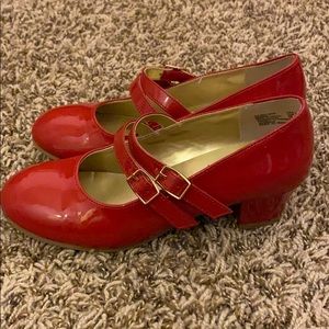 Red youth girls American Eagle Dress shoe 1.5 heel